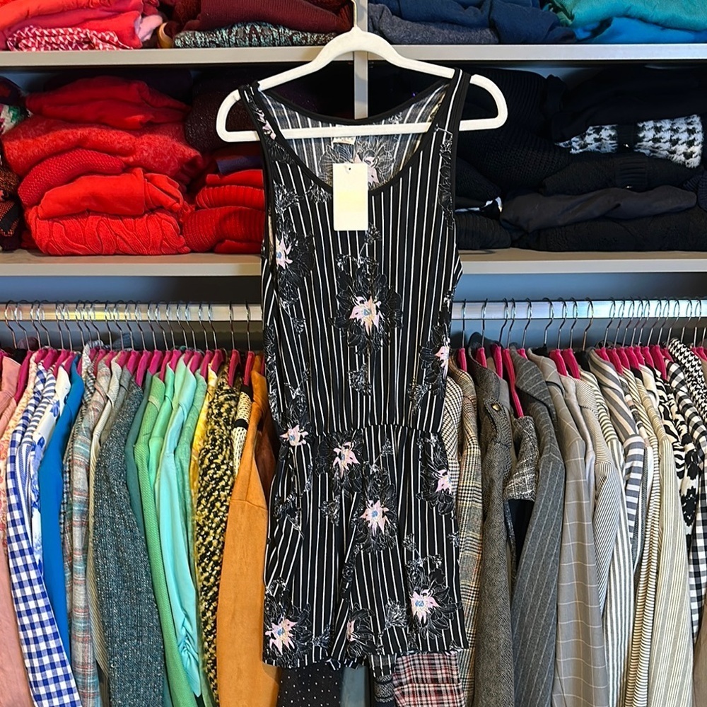 Lida black/white/pink print sleeveless 2 pocket elastic waistband romper size S